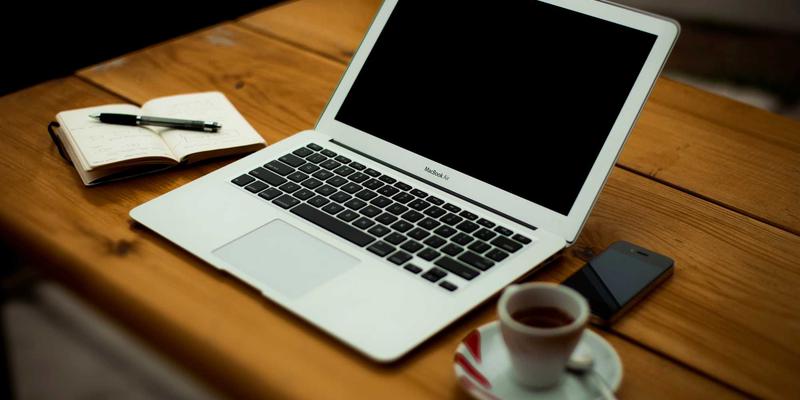 桂宝粉末：从工业陶瓷到宠物食品诱食剂的创新应用与适口性突破